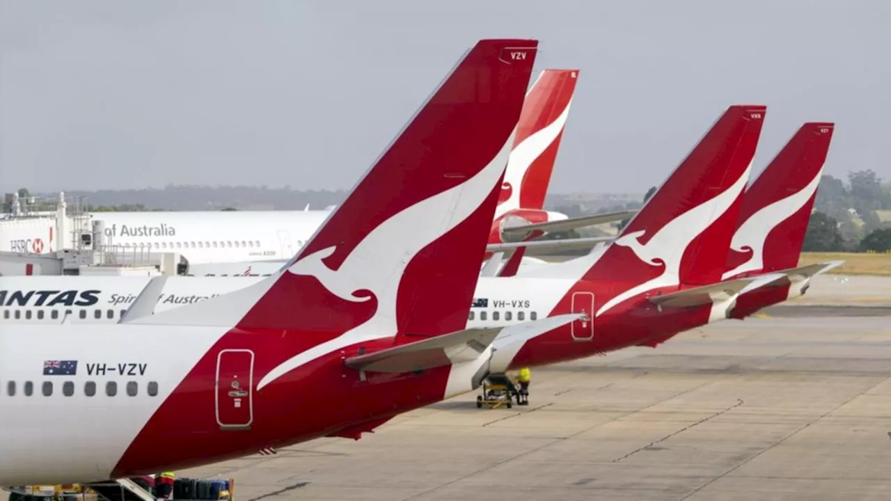 Qantas engineers prepare to strike in Melbourne ahead of AFL grand final