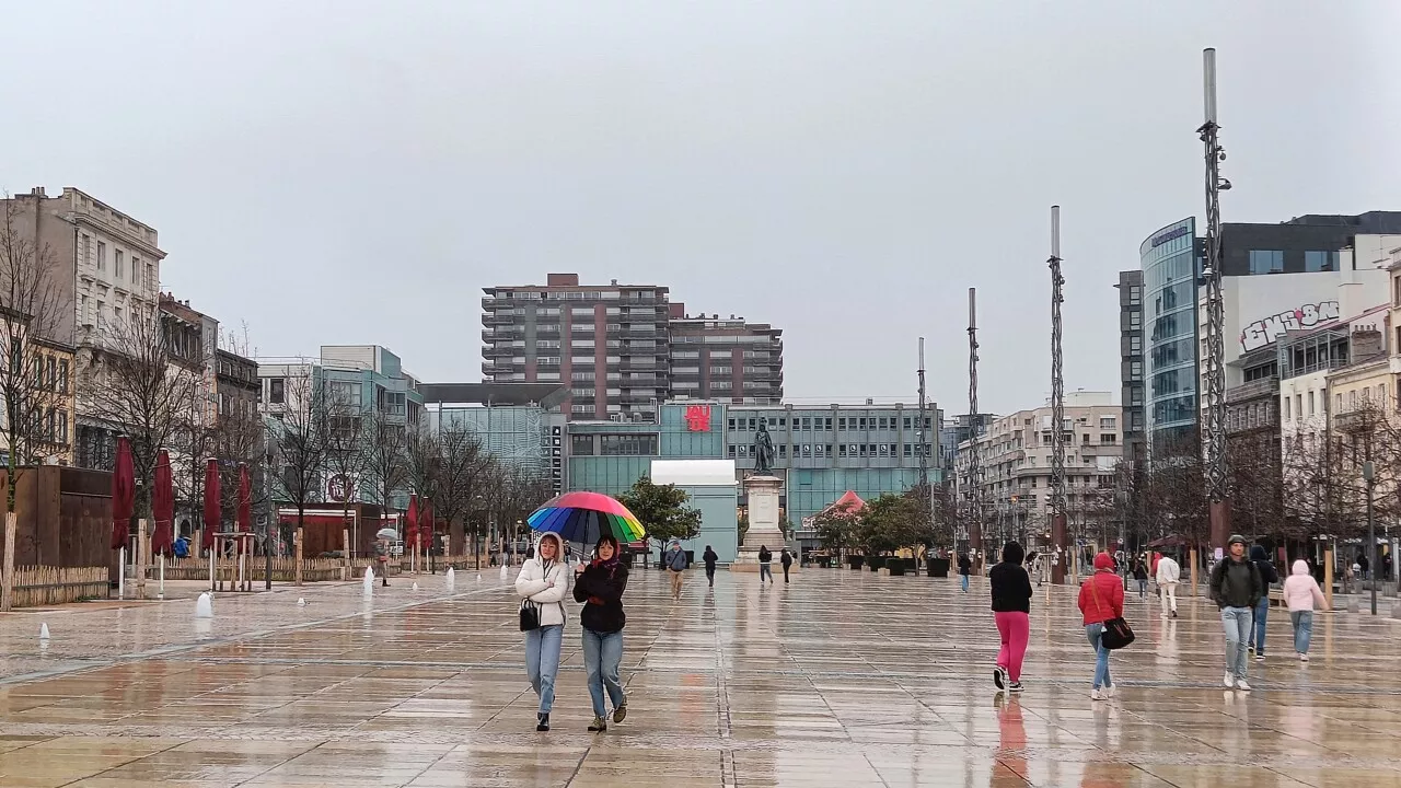 La tempête Aitor arrive à Clermont-Ferrand, des rafales dans les prochaines heures