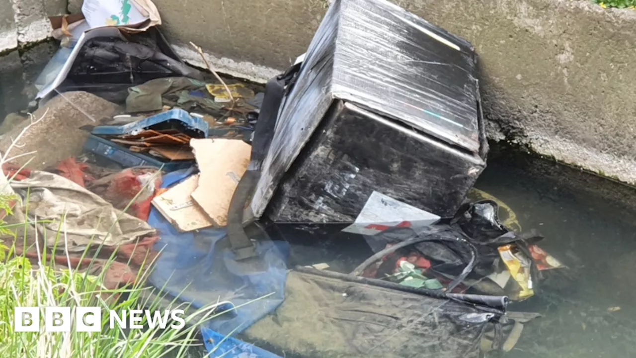 Volunteers clear 300 tonnes of rubbish from north Bristol river