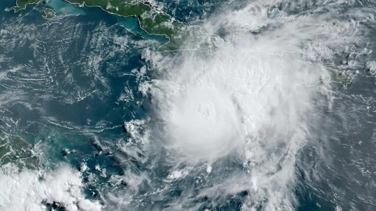 États-Unis: la tempête Hélène qui se dirige vers la Floride devient un ouragan