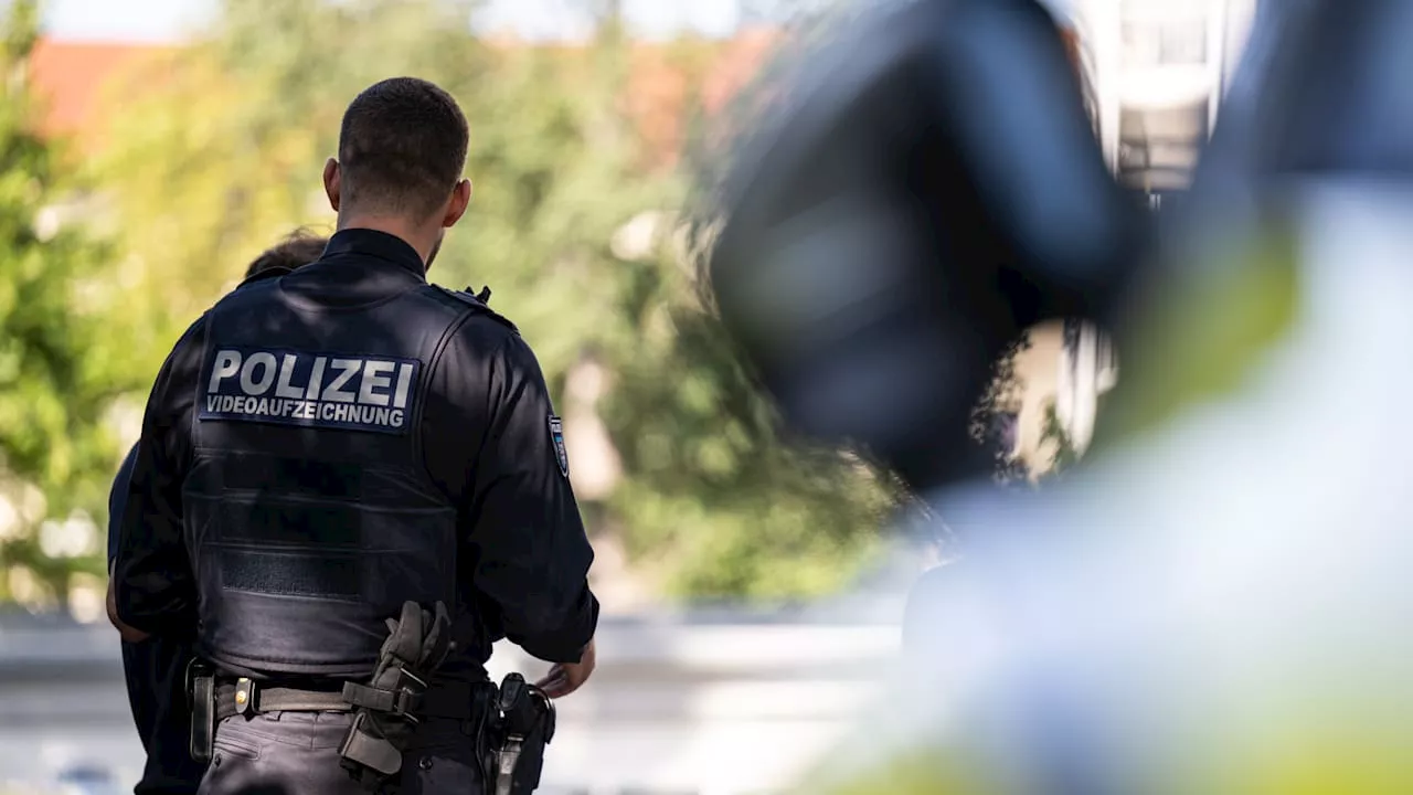 Königsbrunn bei Augsburg: Polizei nimmt Mann mit Waffe fest