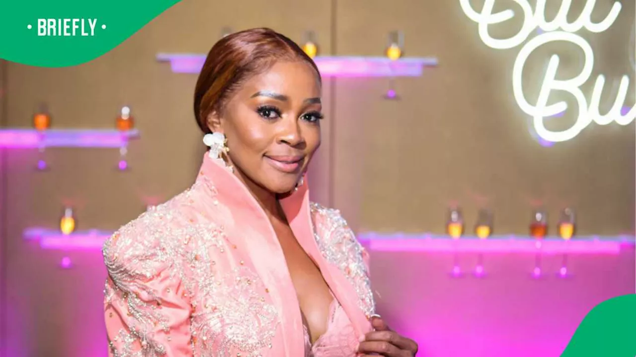 Thembi Seete Stuns Mzansi With Her Ageless Beauty, Fans React: “Beyoncé Was Found Shaking”