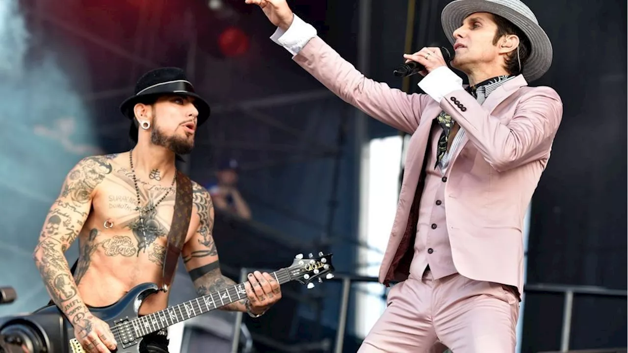 Jane's Addiction Guitarist Hints At Band's End After Onstage Altercation