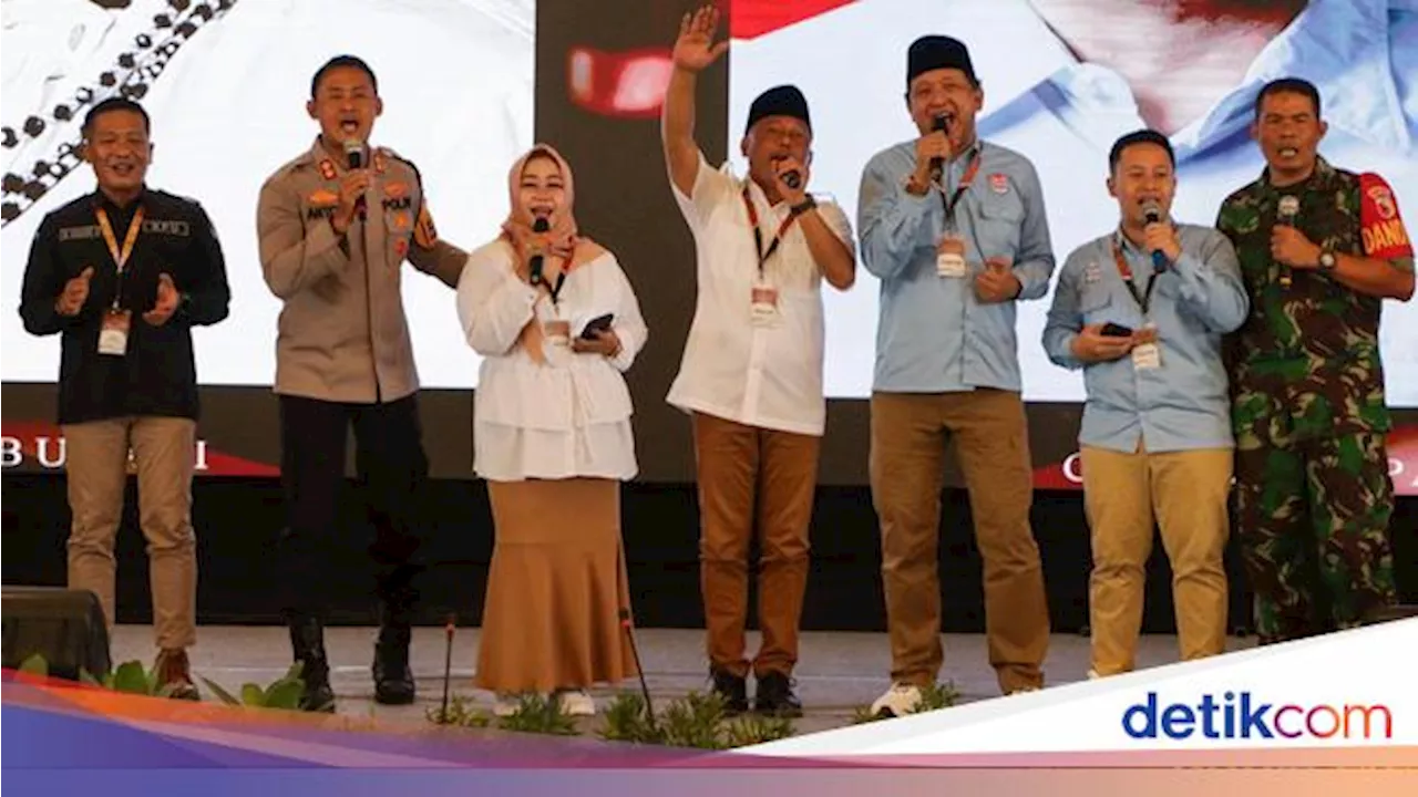 Saat Kapolres Minta 2 Paslon di Pilbup Ponorogo Nyanyi Lagu Kemesraan