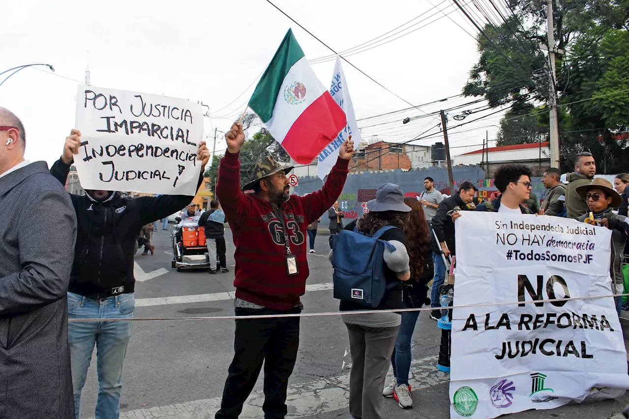 Trabajadores del Poder Judicial en Chiapas protestan contra la reforma de AMLO