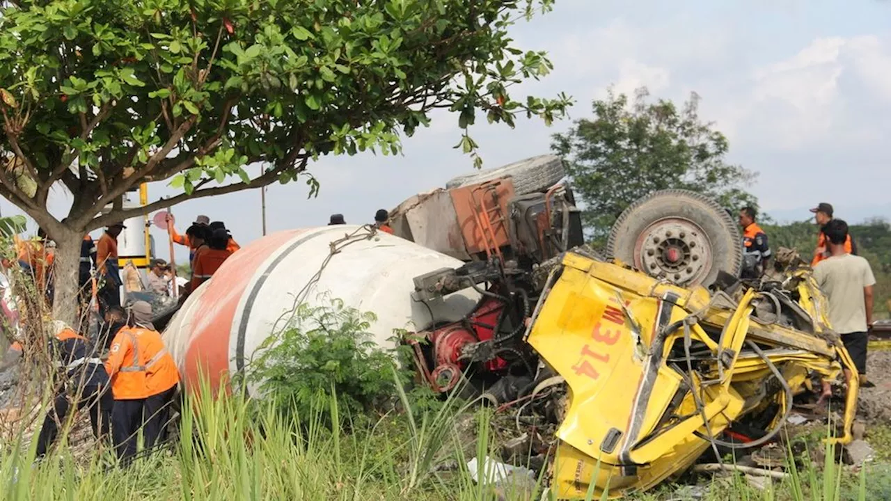 Tabrakan KA Taksaka dan Truk di Bantul, Masinis dan Asisten Masinis Terluka