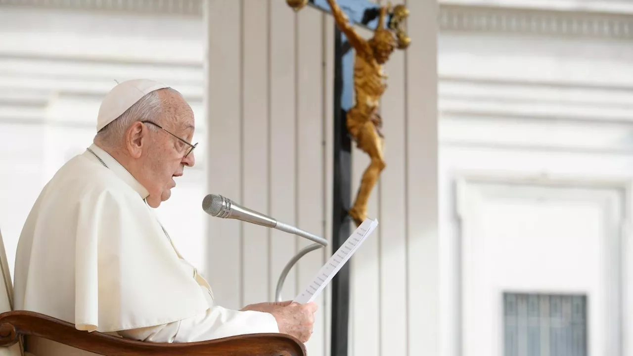 Pope at Audience: Against the devil's deception, Jesus protects us