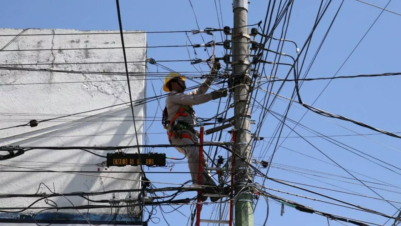 Lluvias torrenciales azotan Quintana Roo, con reportes de cortes de energía y árboles caídos