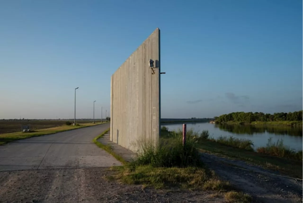 Takeaways from the Texas Tribune-Associated Press report on 24 hours along the Texas-Mexico border