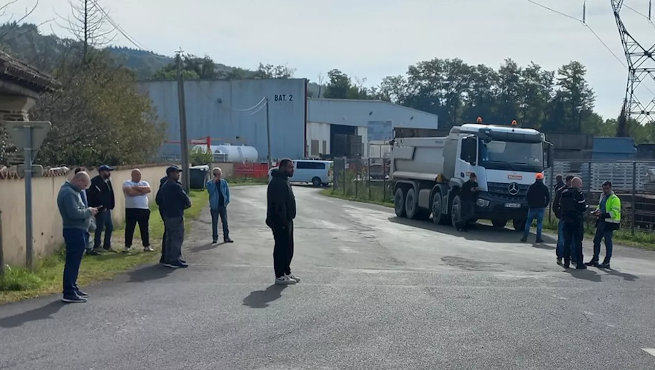 Manifestation devant l’entreprise Matière à Bagnac-sur-Célé : des intérimaires étrangers se plaignent de ne pa