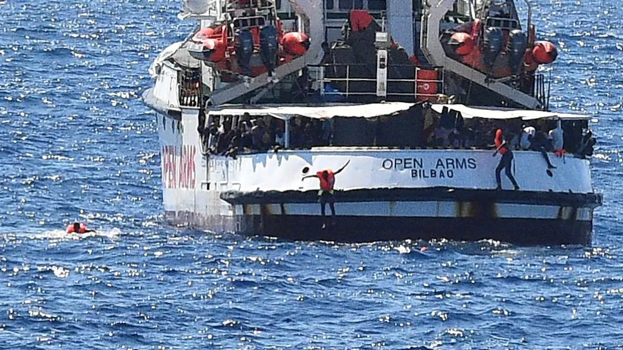 Mille sbarchi in due giorni a Lampedusa, Roccella e Crotone, così si riapre la rotta dei migranti