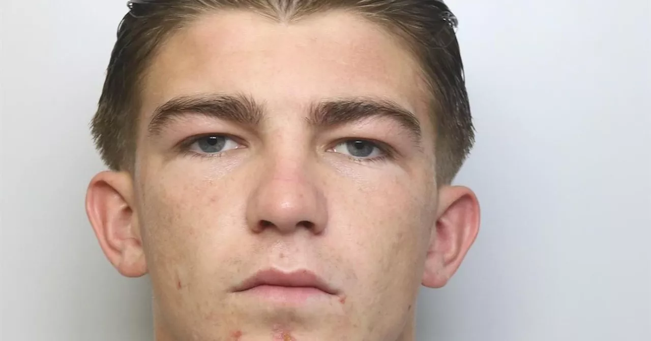 Public ordered to call 999 immediately if they see man on the run