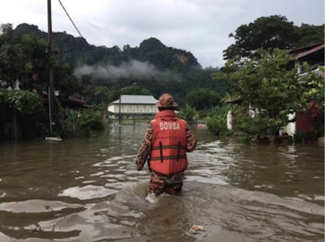 Two children feared drowned after being swept away in Keningau floods as SAR operation gets underway