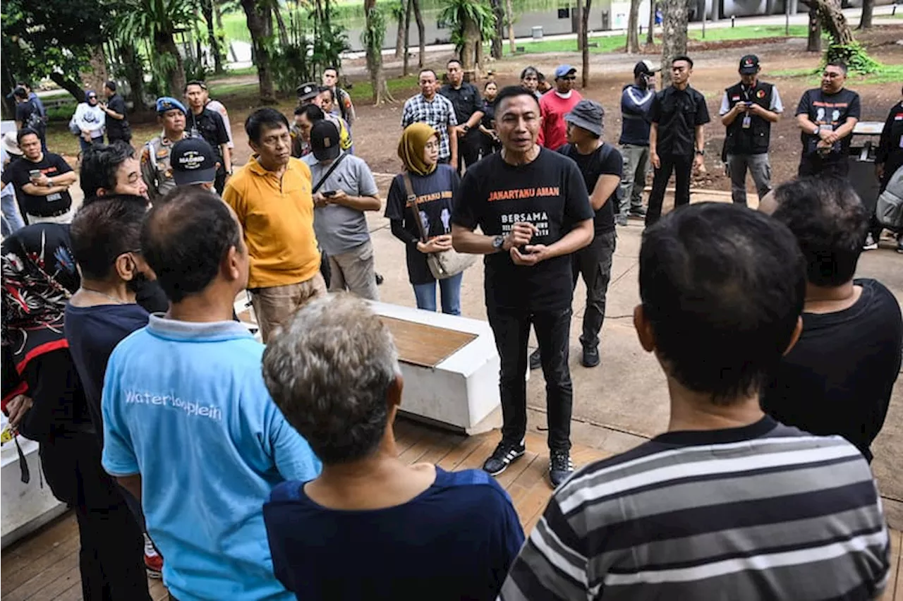 Calon Gubernur DKI Jakarta Dharma Pongrekun berkampanye di Lapangan Banteng