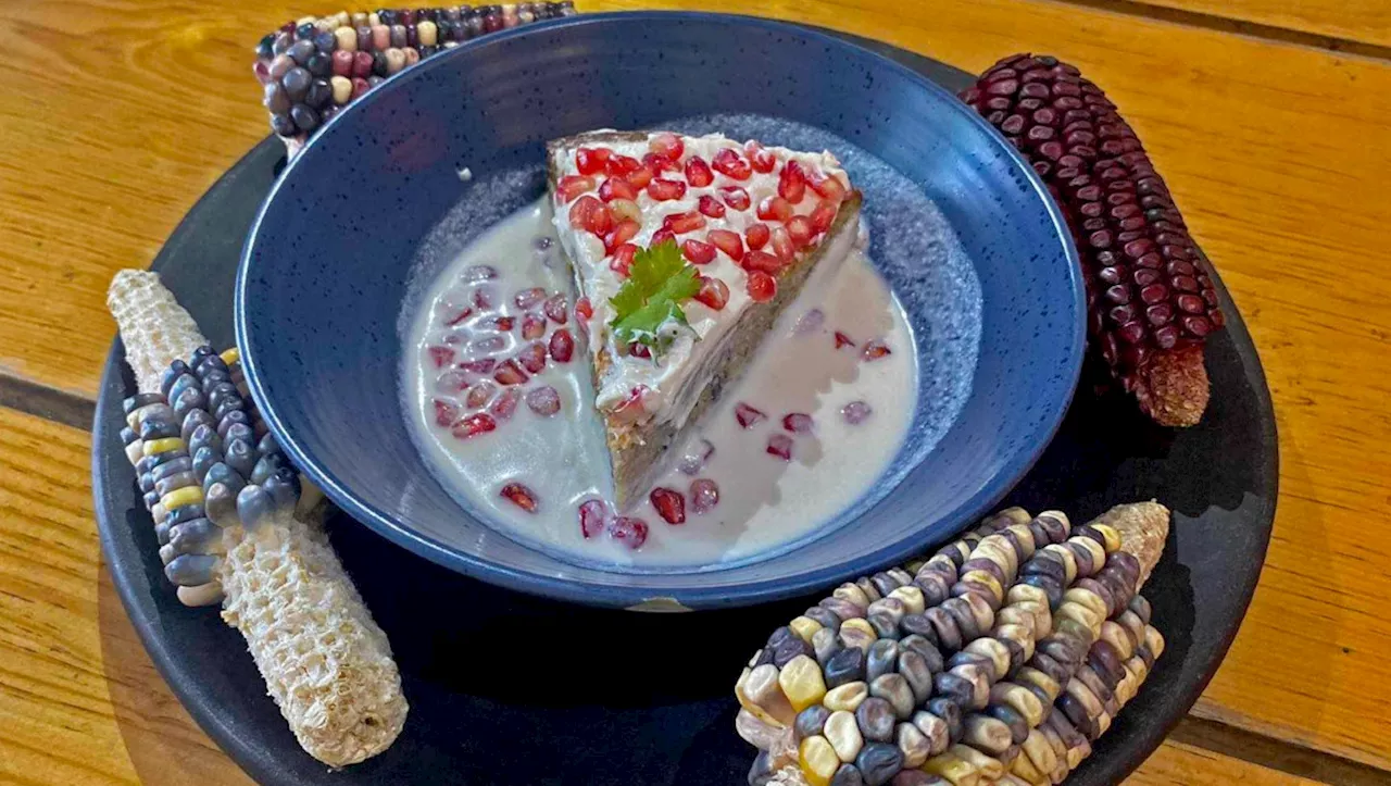 ¡Una delicia! Así es el pastel de elote con nogada que crearon en Puebla