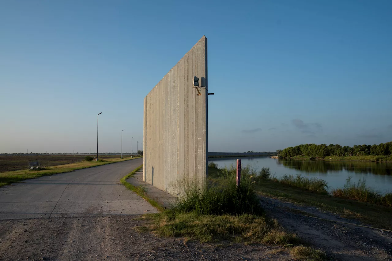 Takeaways from an AP and Texas Tribune report on 24 hours along the US-Mexico border