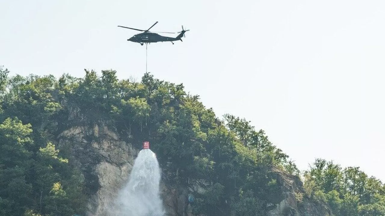 Felssturz: Blackhawk beförderte mit Wasserschwall Gestein auf Straße