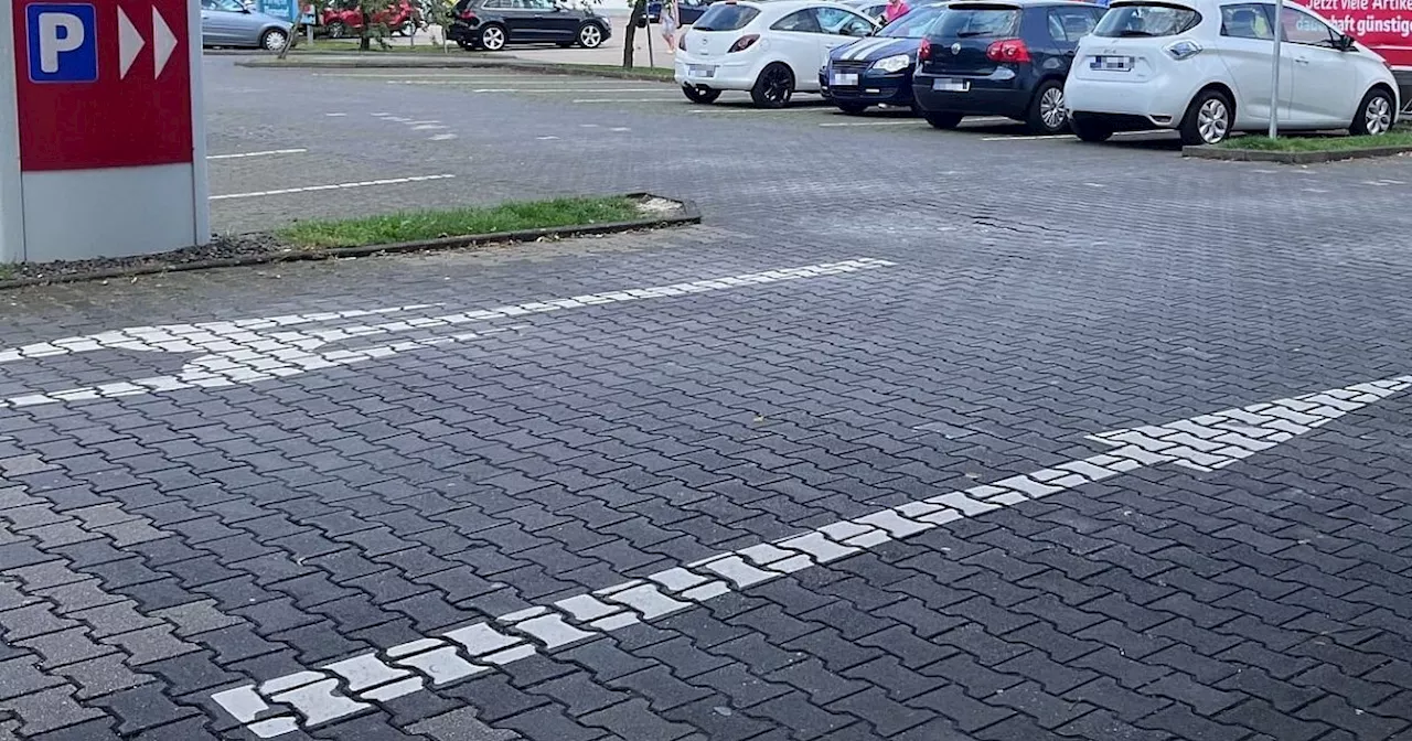 Betende Gruppe auf Bielefelder Supermarkt-Parkplatz löst großen Polizeieinsatz aus