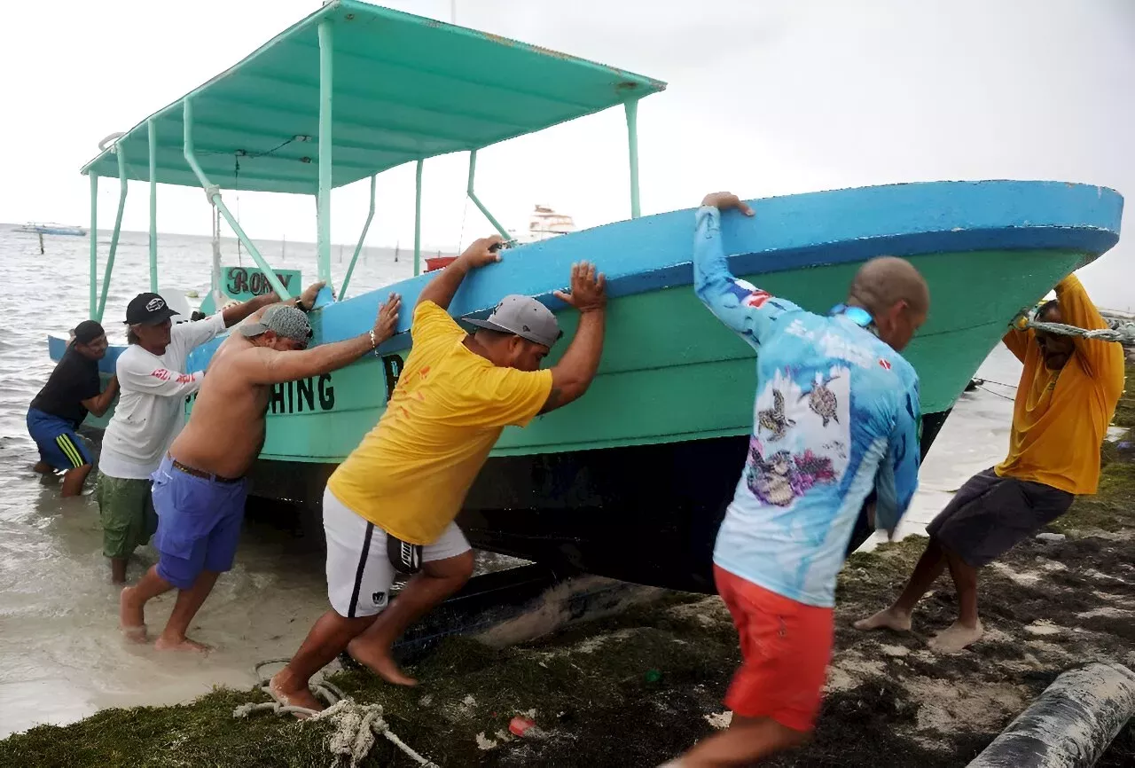 Storm Helene on track to hit Florida as major hurricane Weather