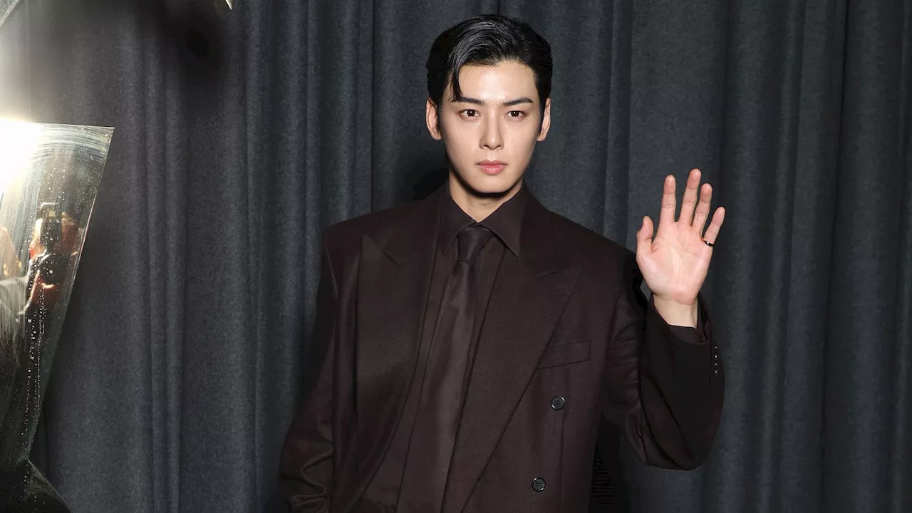 Pure Eleganz: Cha Eunwoo strahlt auf der Paris Fashion Week