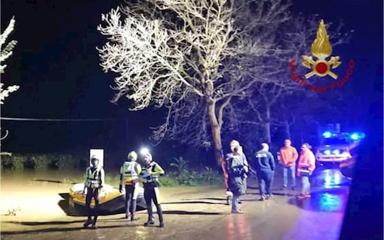 Maltempo, in Toscana si cercano ancora nonna e bimbo di 5 mesi dispersi