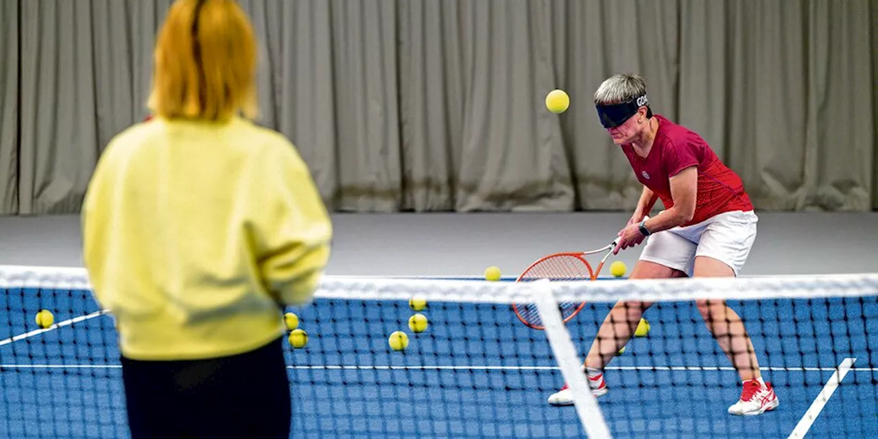 Blindentennis-Spielerin Kirstin Linck: Wenn der Tennisball rasselt