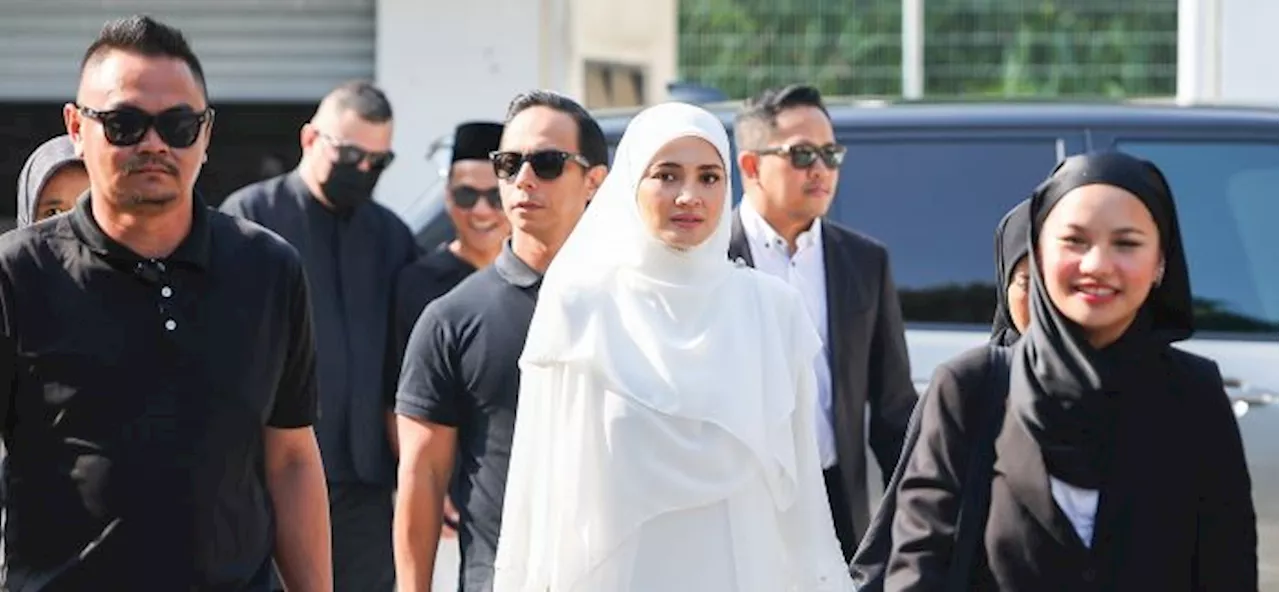 Masih sayang Fattah? Fazura kunci mulut