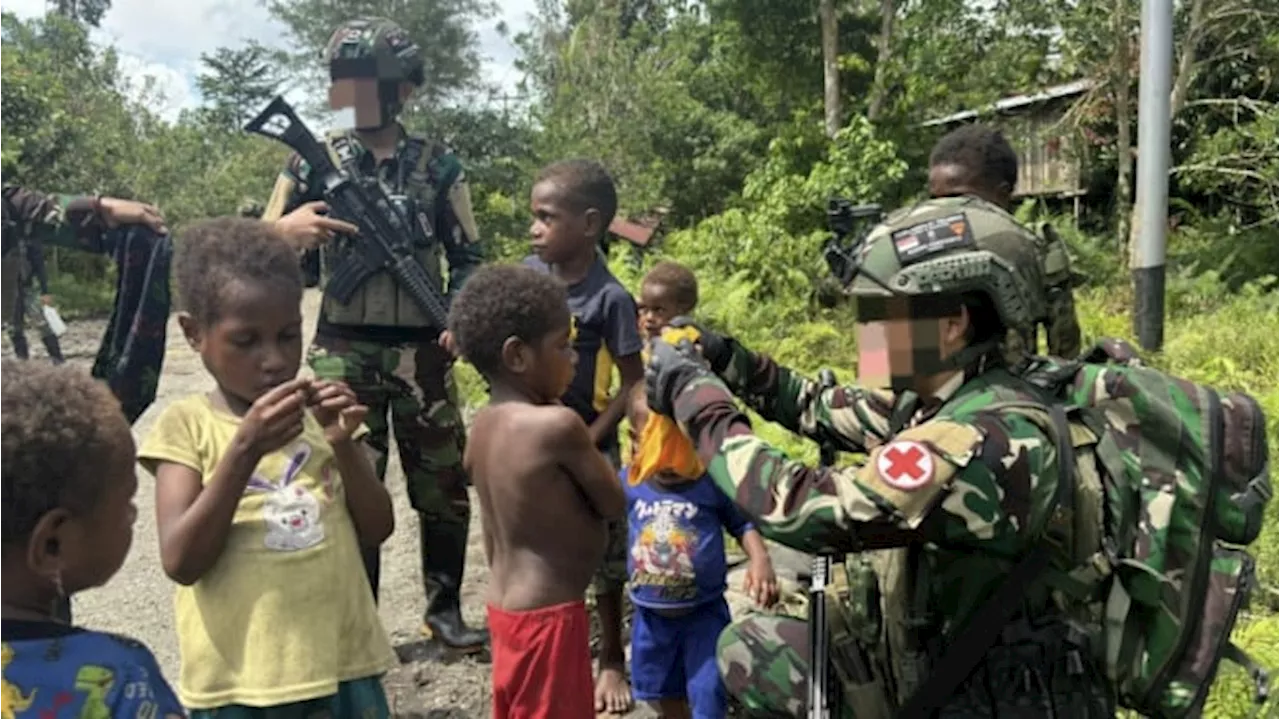 Anak-anak Kampung Muara Papua Tak Gentar Berhadapan Dengan Satgas Marinir Habema TNI