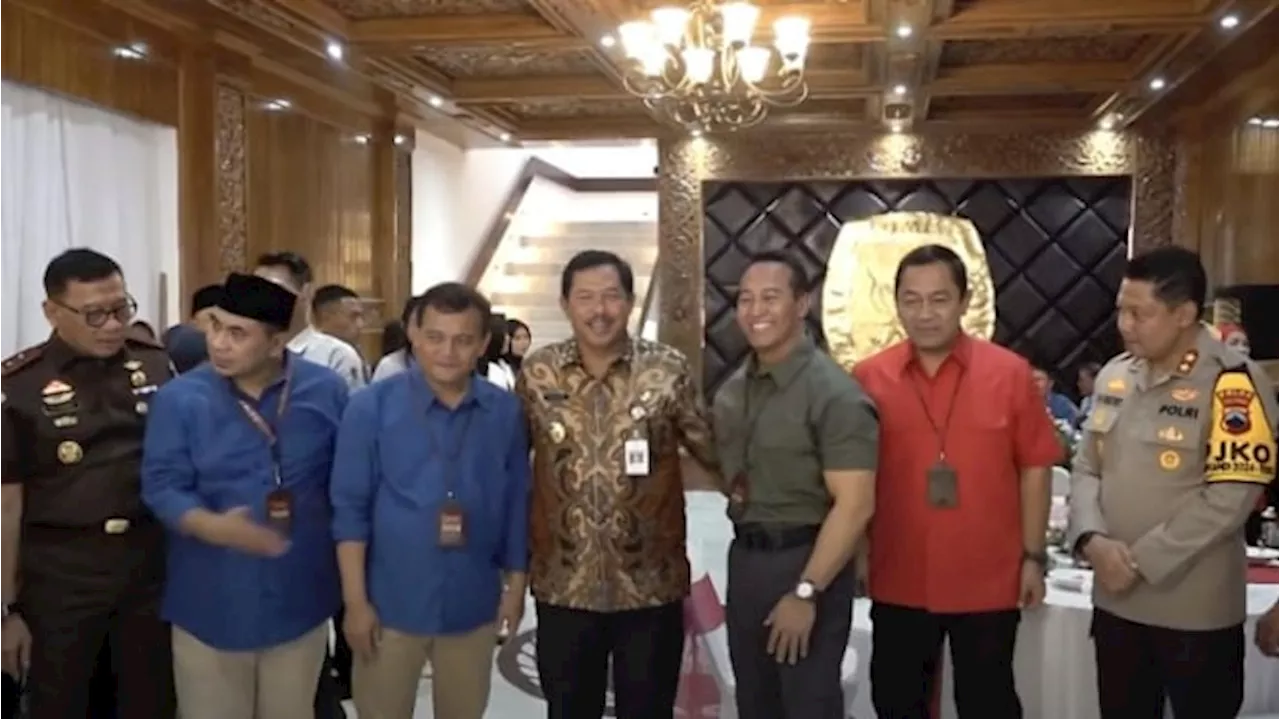 Bantah Tolak Salaman dengan Andika Perkasa, Pj Gubernur Jateng Nana Pamer Foto Bareng