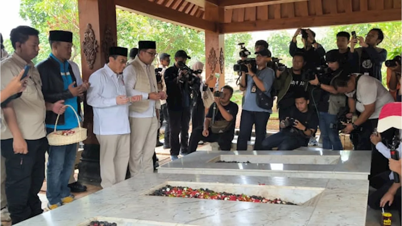 Hari Pertama Kampanye, RK-Suswono Ziarah ke Makam Benyamin S, Fatmawati hingga Haji Lulung