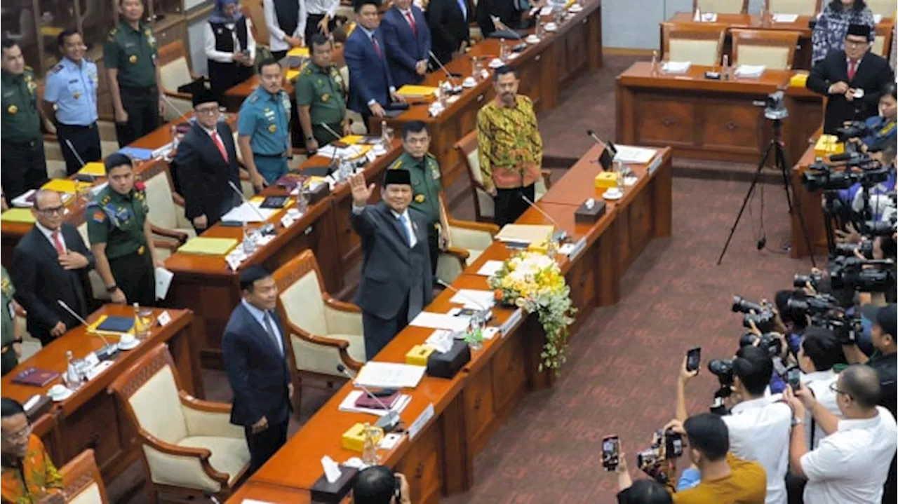 Menhan Prabowo Hadiri Rapat Kerja Terakhir Bersama Komisi I DPR