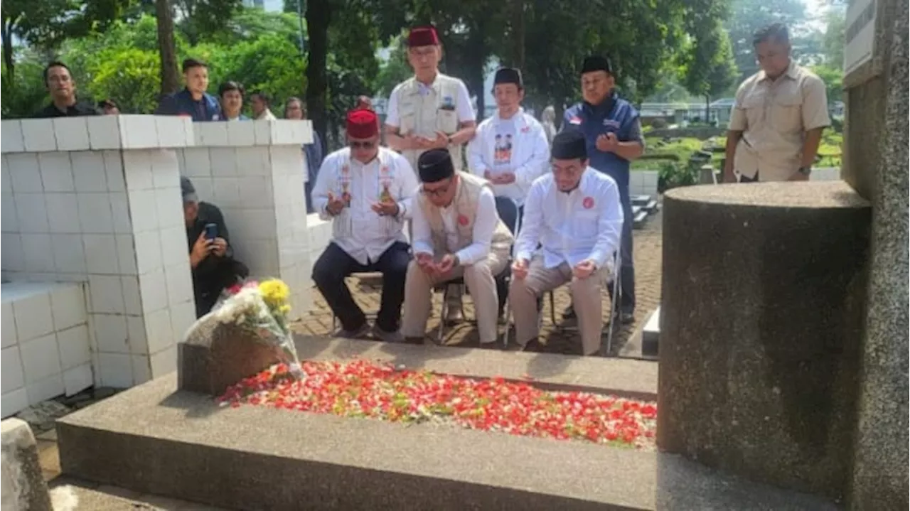 Ziarah ke Makam Tokoh Betawi saat Awal Kampanye, RK-Suswono Dinilai Paham Tata Krama