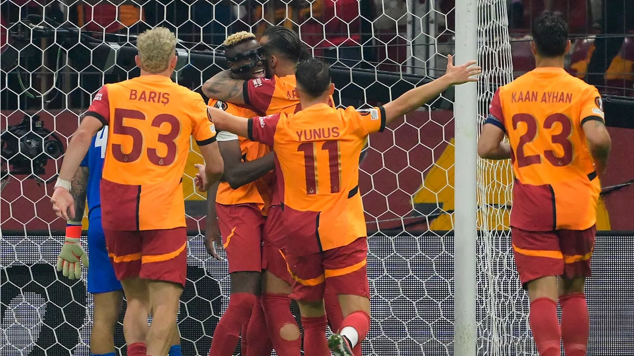 Galatasaray knokt zich in de slotfase langs PAOK en start Europa League met zege