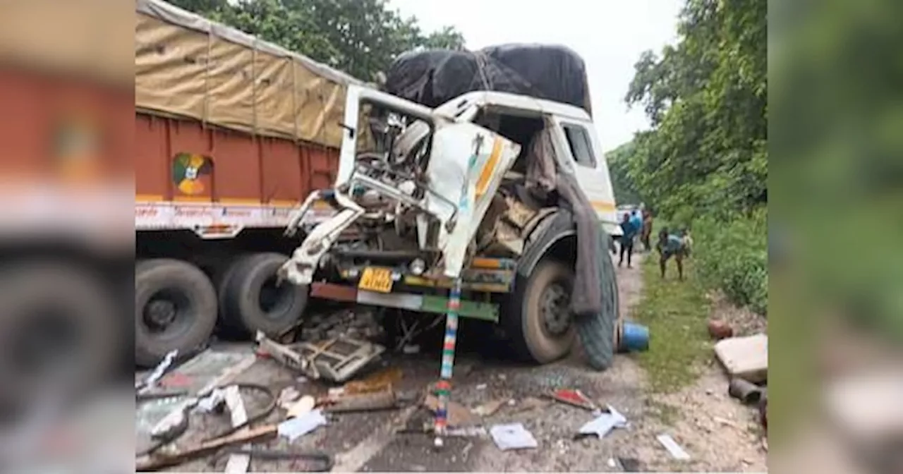 Amethi Accident: अमेठी में दो ट्रकों की आमने-सामने की भिड़ंत, दो चालकों की मौत, एक गंभीर घायल