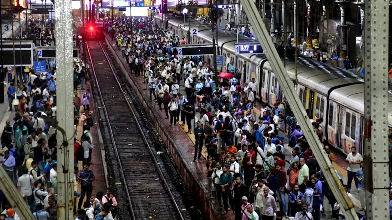 Rain Alert पर मुंबई, स्कूल-कॉलेज बंद, फ्लाइट्स-रेलवे और ट्रैफिक पर आया ये अपडेट