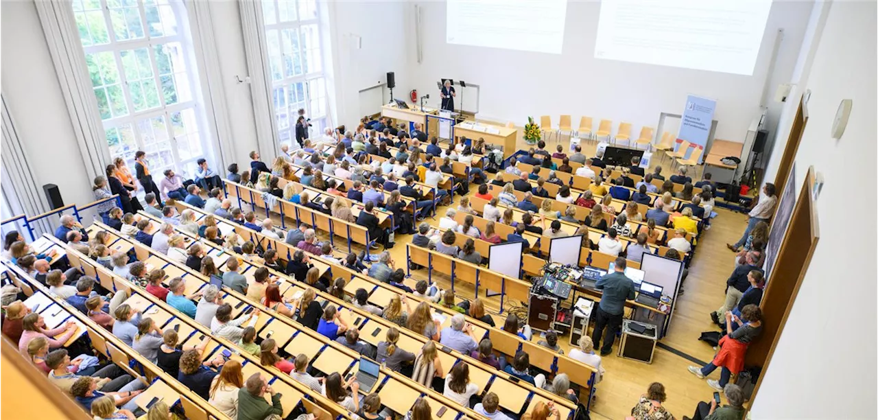 Kongress-Eröffnung : Studium weiterentwickeln, Nachwuchs für Allgemeinmedizin begeistern: DEGAM diskutiert neue Wege