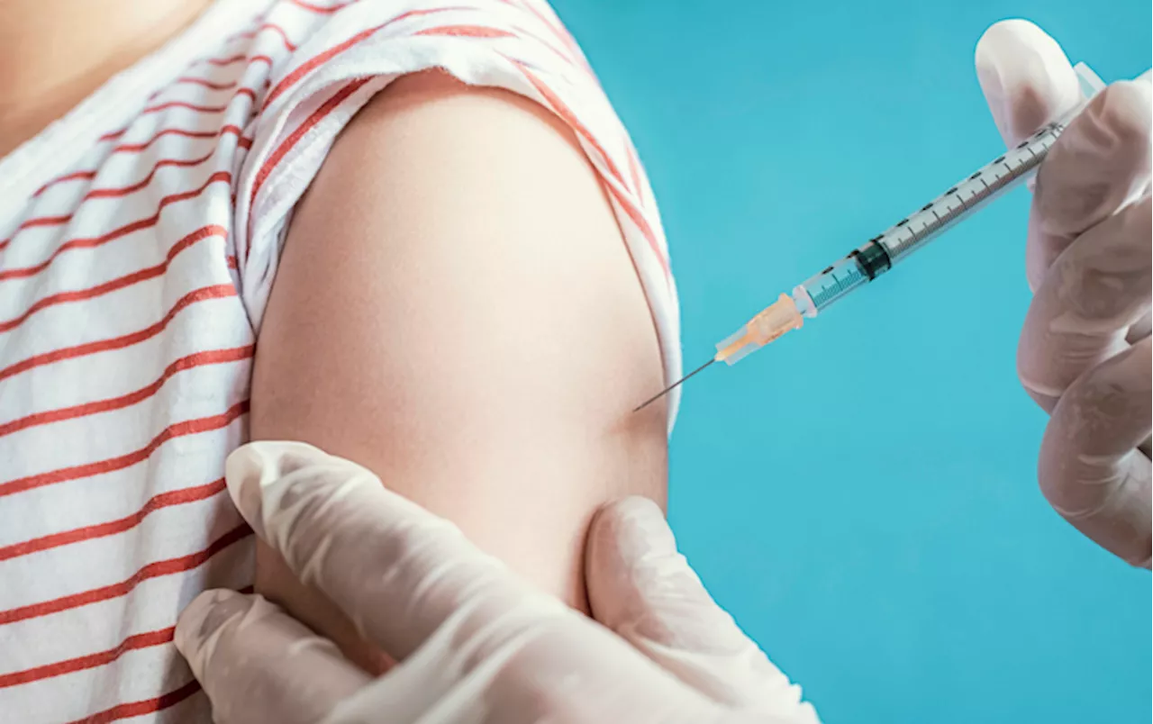 Aifa, poche reazioni avverse ai vaccini(-39%) e il 93,5% è lieve