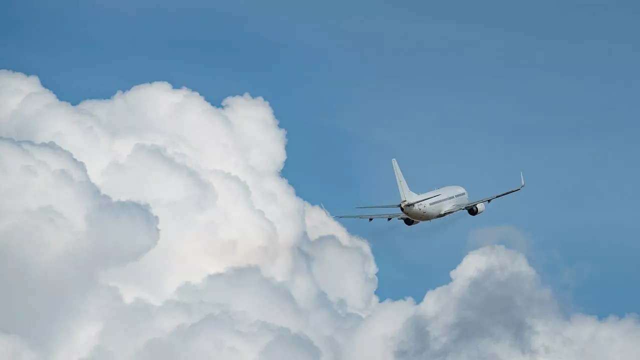 Réseau Action Climat suggère une 'taxe grands voyageurs' pour réduire le trafic aérien