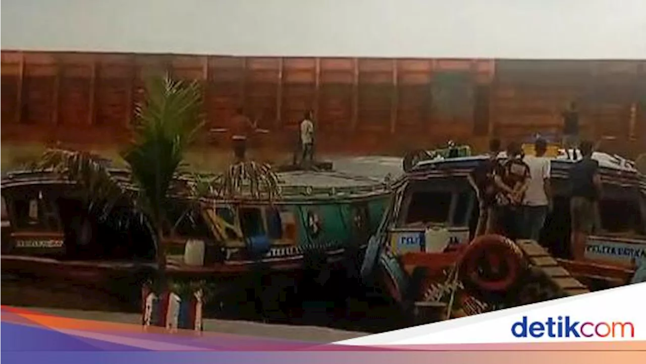 Tongkang Batu Bara Tabrak 3 Jukung di Dermaga Pasar 16 Palembang