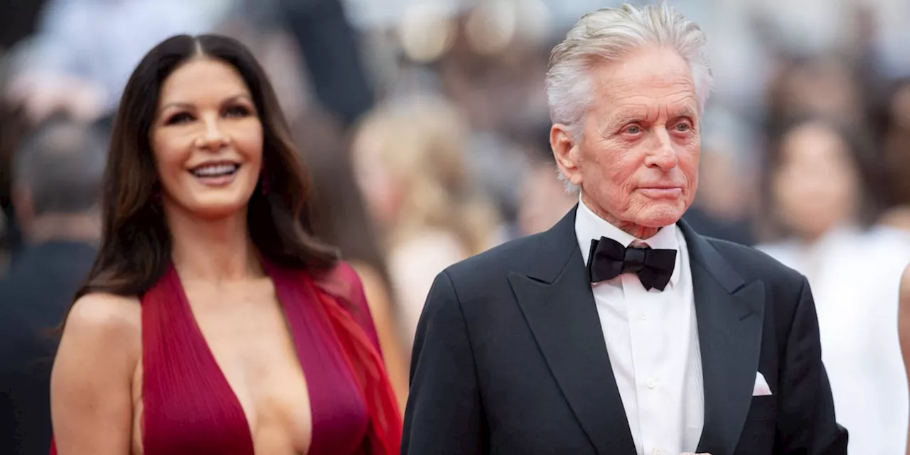 Catherine Zeta-Jones schenkt Mann Michael Douglas Nacktfoto statt Golfbällen