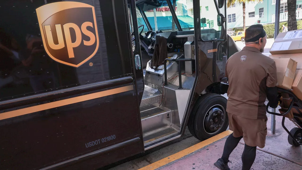 UPS hiring 125K seasonal workers: Here's who else is hiring for the holidays