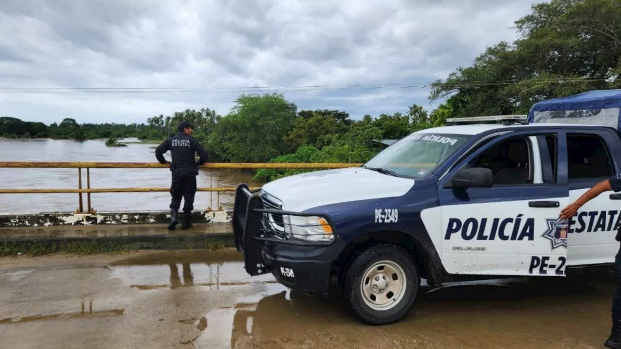 Huracán &quot;John&quot; deja 2 muertos en Oaxaca y 11 carreteras afectadas