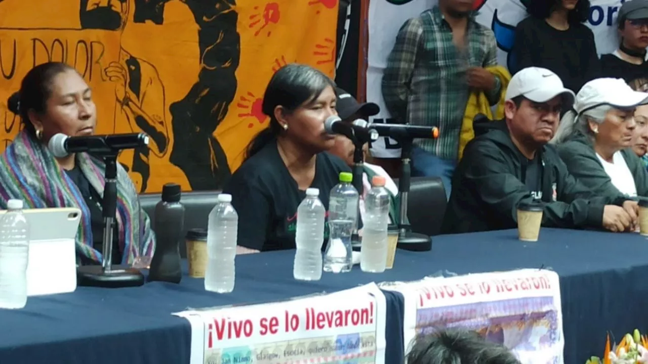 Manchado por la falta de verdad y justicia en el Caso Ayotzinapa, se va el gobierno de López Obrador