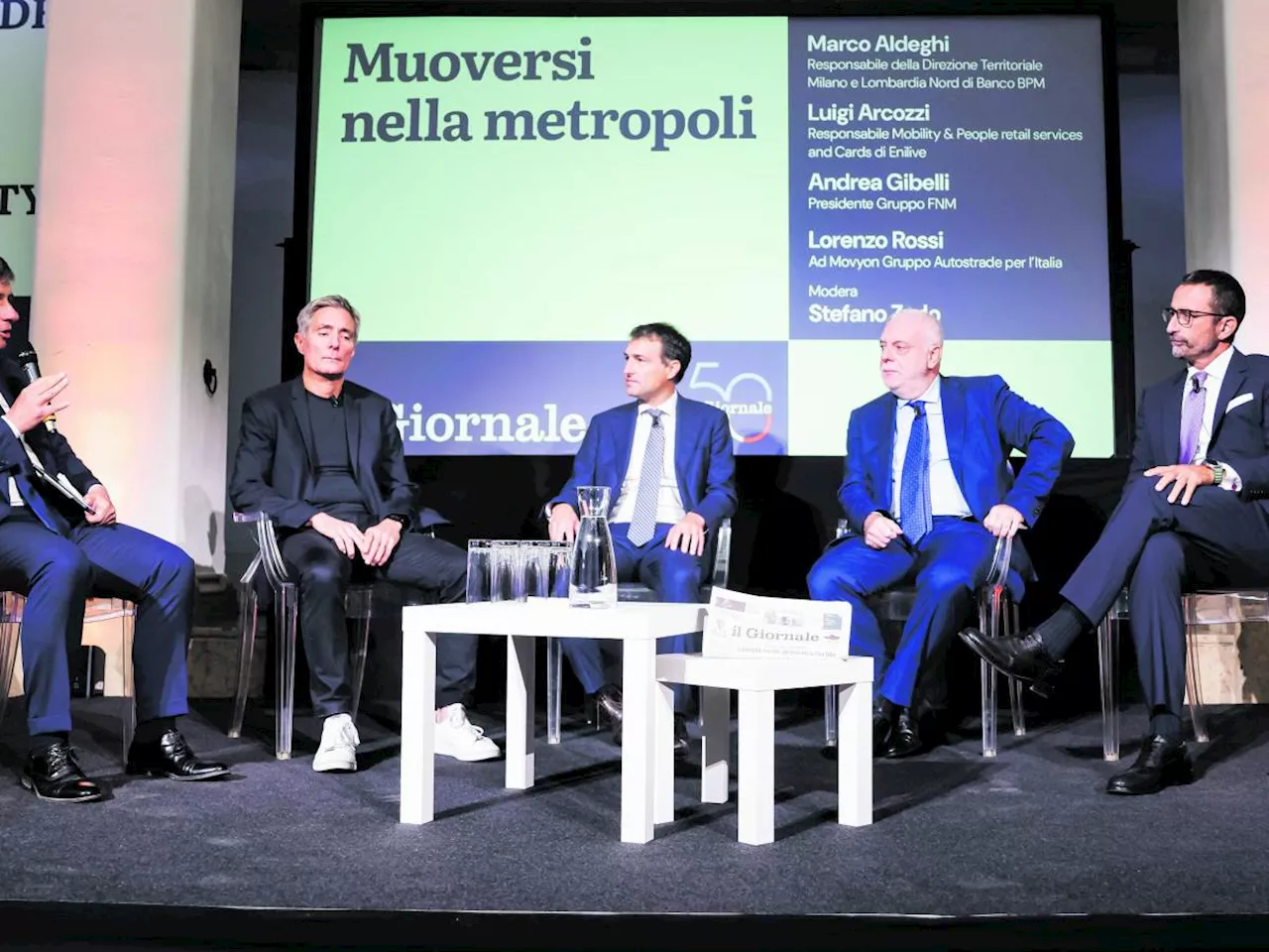 Muoversi nella città: tra autostrade, stazioni e il futuro del trasporto