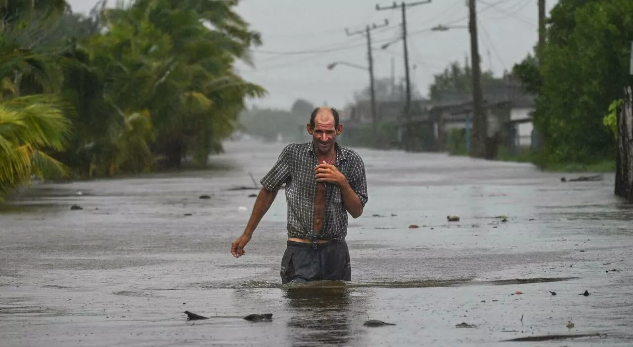 Florida, ordinate evacuazioni per l'arrivo dell'uragano Helene. «Prevista una tempesta catastrofica e mortale»