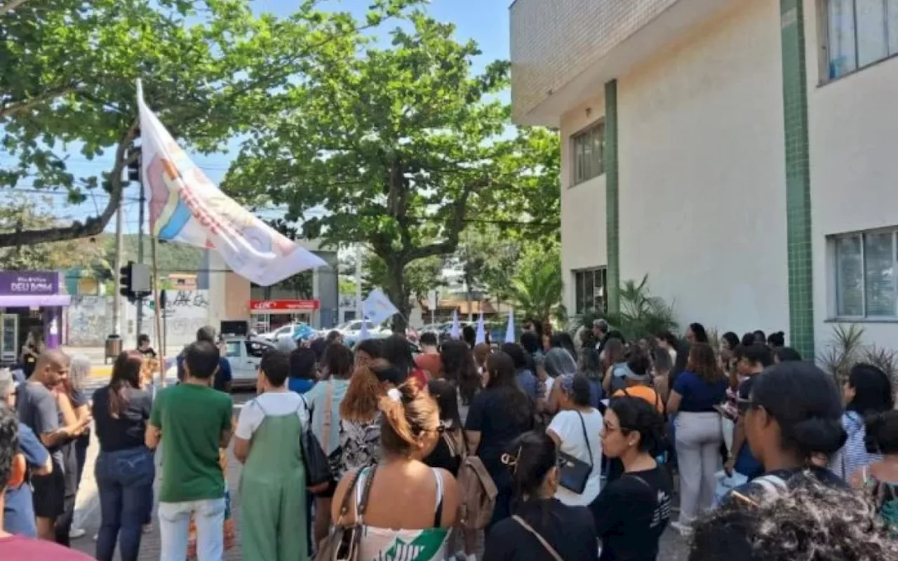 Ato público marca início da greve da Educação de Cabo Frio