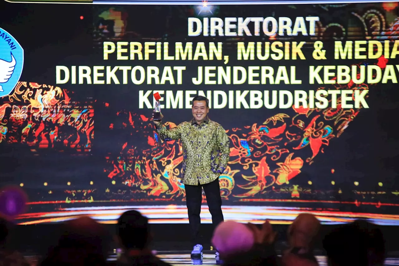 Kemendikbudristek Raih Penghargaan CNN Indonesia Awards 2024