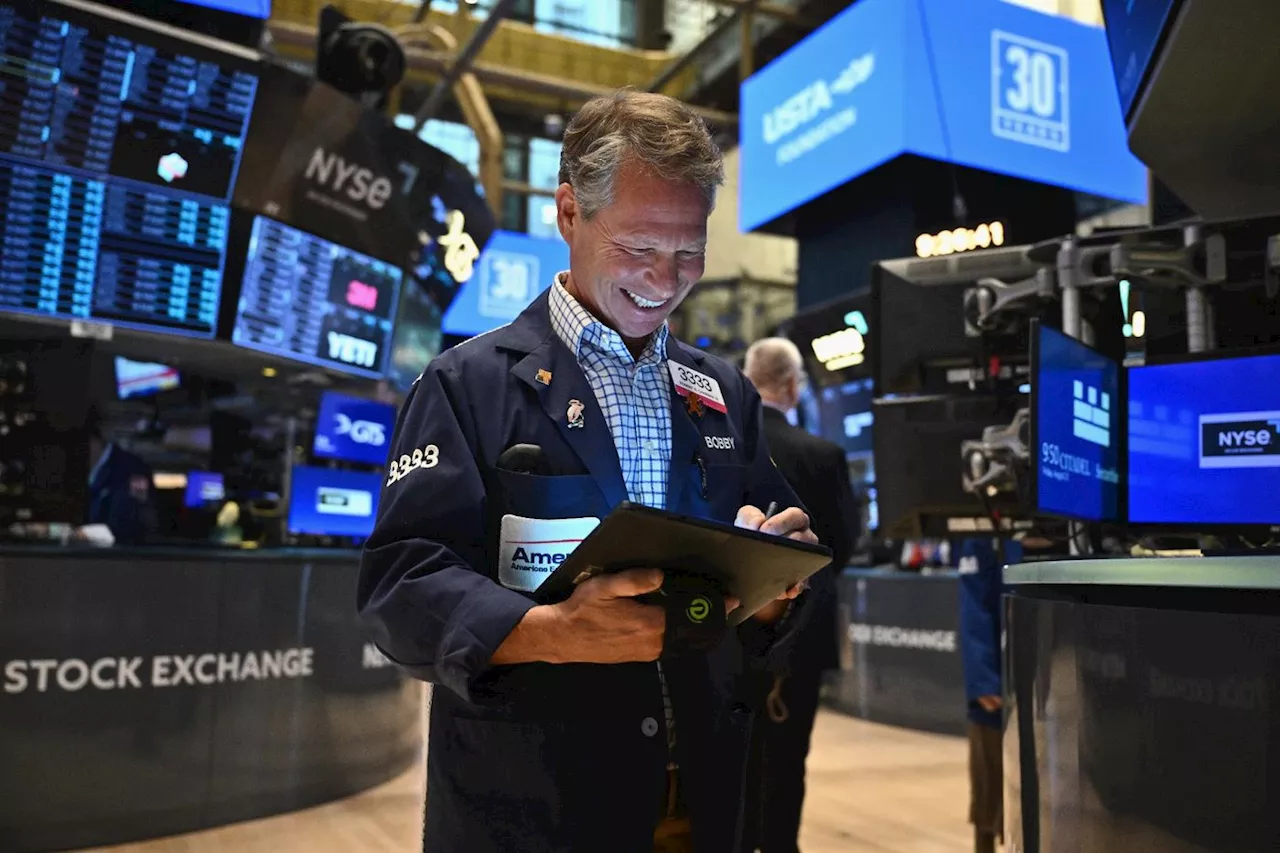 Wall Street ouvre en hausse, aidée par la Chine et la tech