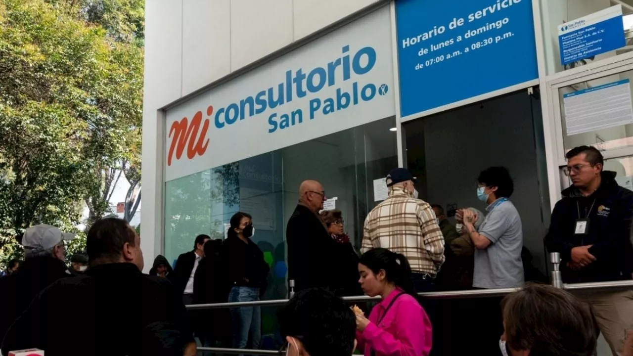 Mexicanos optan por consultorios de farmacias; crecen 33% en sexenio de AMLO