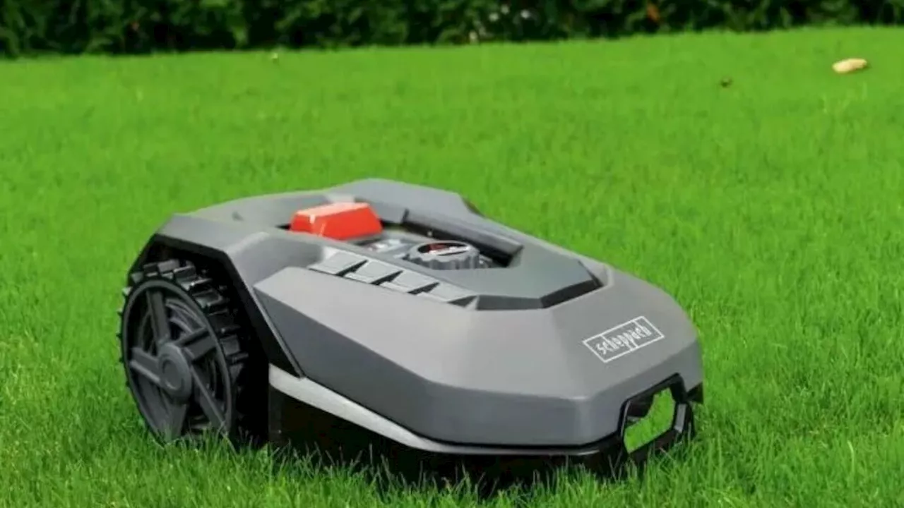 Pour entretenir votre jardin, optez pour ce robot tondeuse connecté Scheppach avec 150 euros de remise